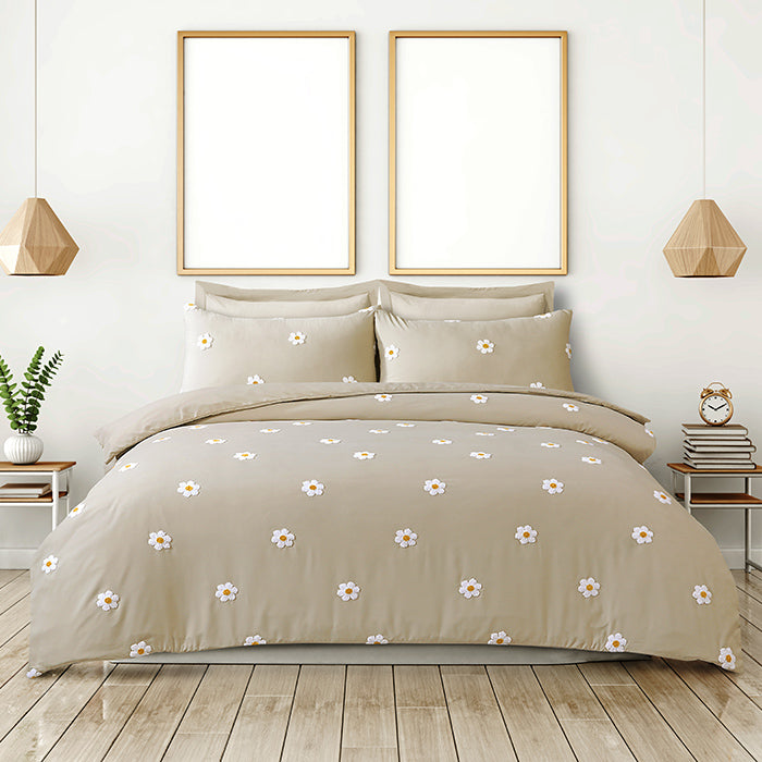 Tufted Duvet Cover Set in Beige Daisy