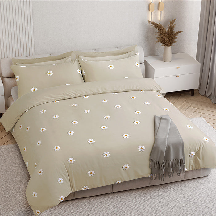 Tufted Duvet Cover Set in Beige Daisy