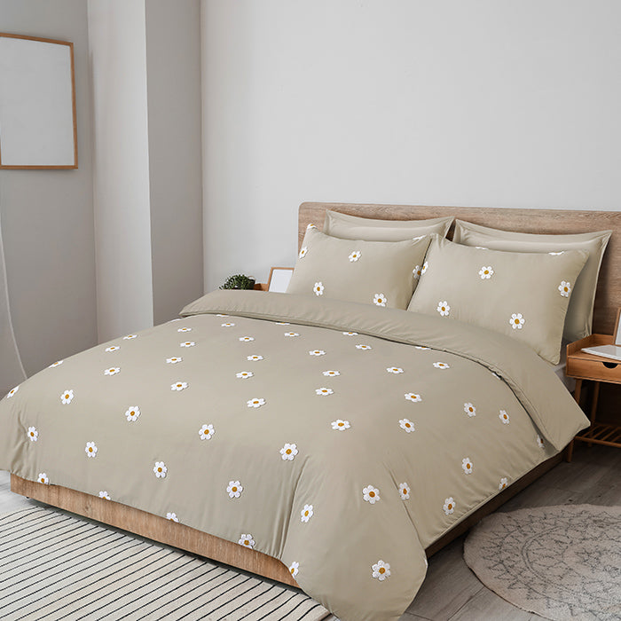 Tufted Duvet Cover Set in Beige Daisy
