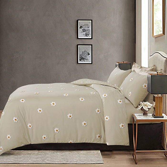 Tufted Duvet Cover Set in Beige Daisy