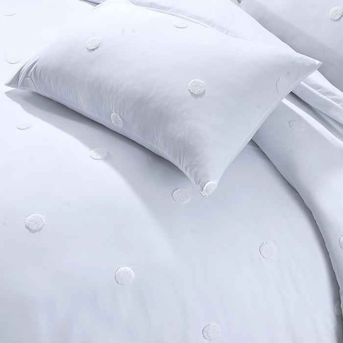 Tufted Duvet Cover Set in White Spot