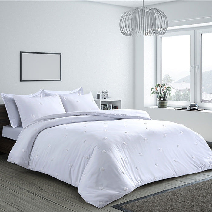 Tufted Duvet Cover Set in White Spot