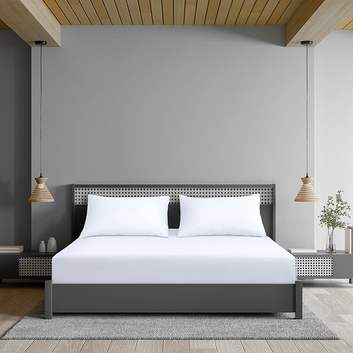 Fitted Sheet in White