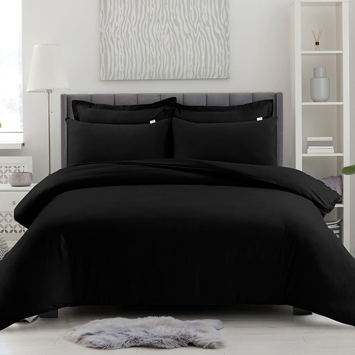 Duvet Cover Set in Black