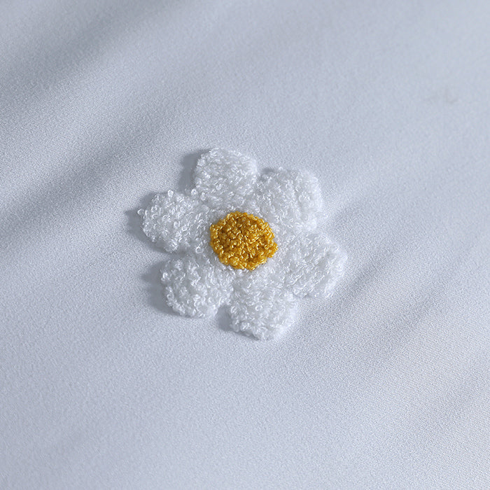 Tufted Duvet Cover Set in White Daisy