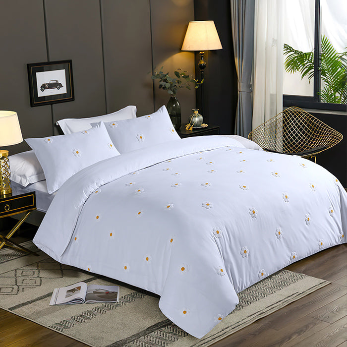 Tufted Duvet Cover Set in White Daisy