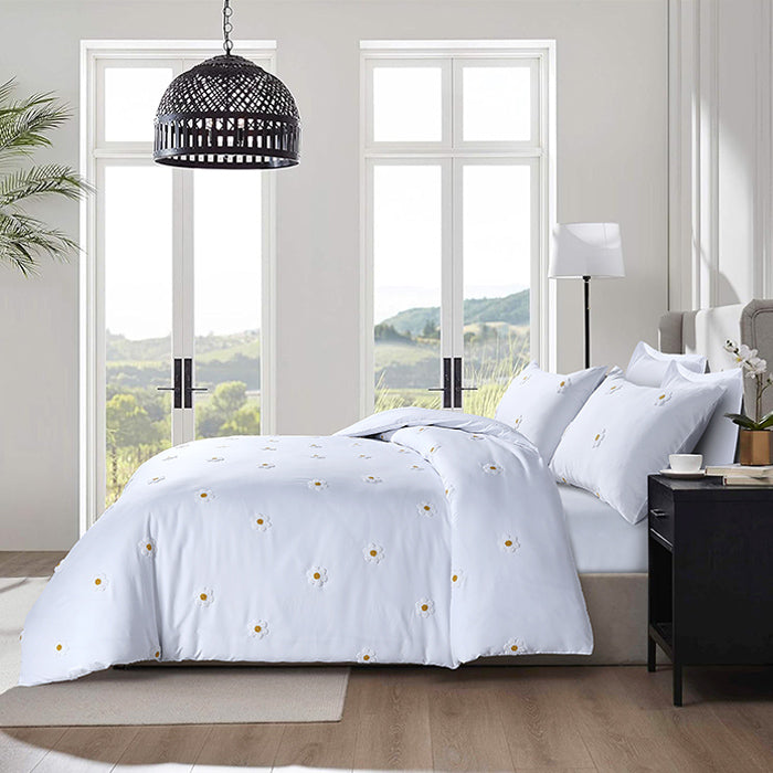 Tufted Duvet Cover Set in White Daisy