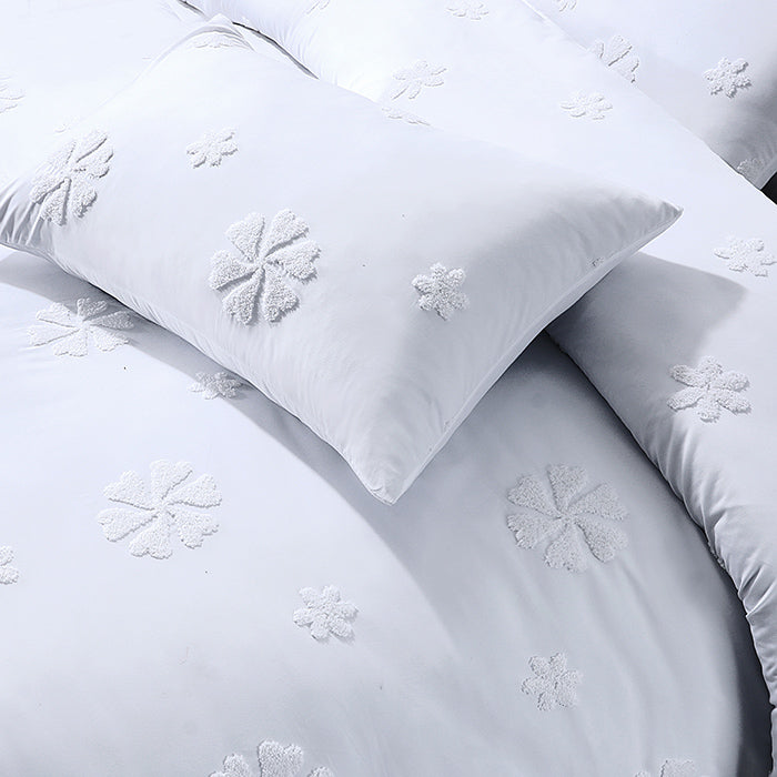 Tufted Duvet Cover Set in White Flower
